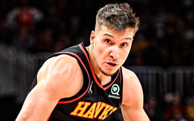 中超第30轮跑动距离榜：钟晋宝13356米居首，周定洋第二（中超第30轮跑动距离排名：钟晋宝以13356米登顶，周定洋位列第二）