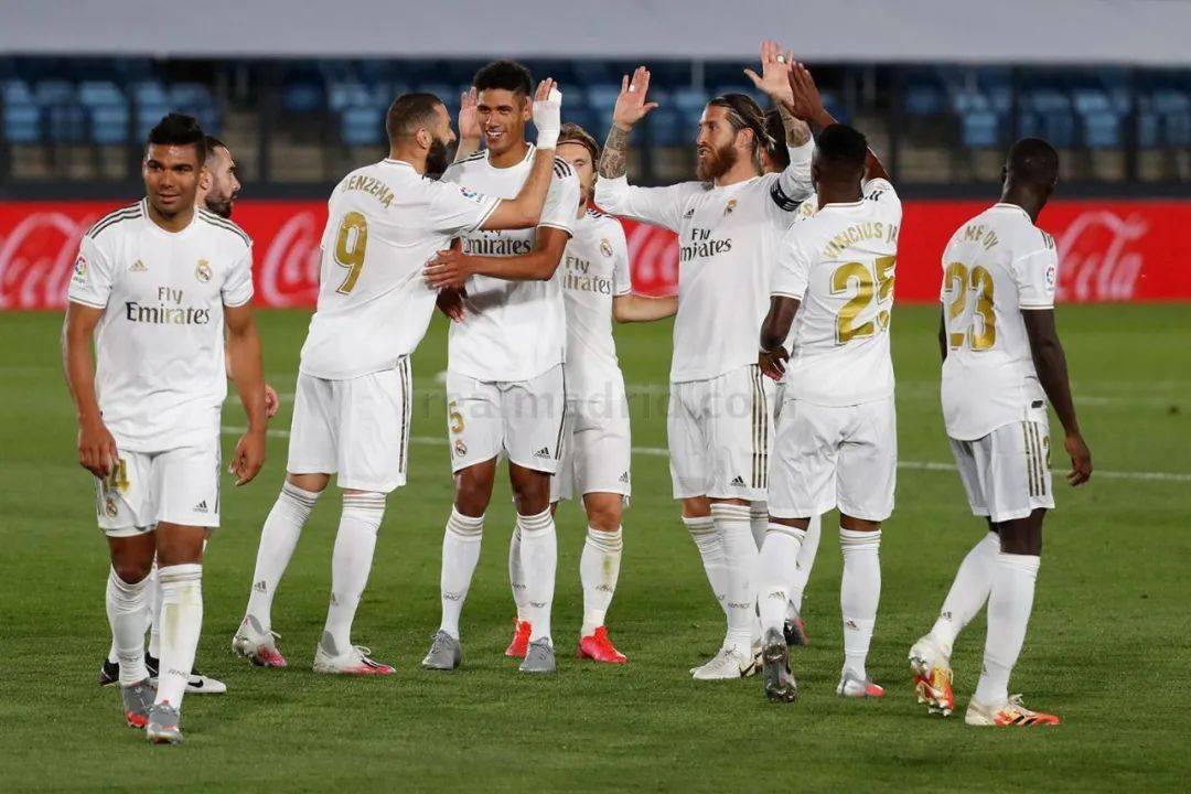 英超战报：曼联2-1战胜埃弗顿,（英超快讯：曼联2比1击败埃弗顿）