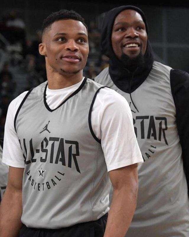 热那亚2-1萨索洛，厄斯蒂高破门，马利诺夫斯基建功（厄斯蒂高、马利诺夫斯基相继进球，热那亚2-1击败萨索洛）