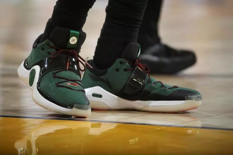 足球裁判规则误区解析（足球裁判规则常见误区解读）