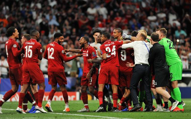 梅西：现代足球的永恒传奇（梅西：足坛永不落幕的传奇）