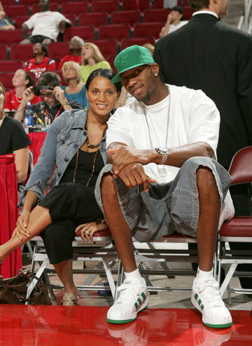 中超第30轮跑动距离榜：钟晋宝13356米居首，周定洋第二（中超第30轮跑动距离排名：钟晋宝以13356米登顶，周定洋位列第二）